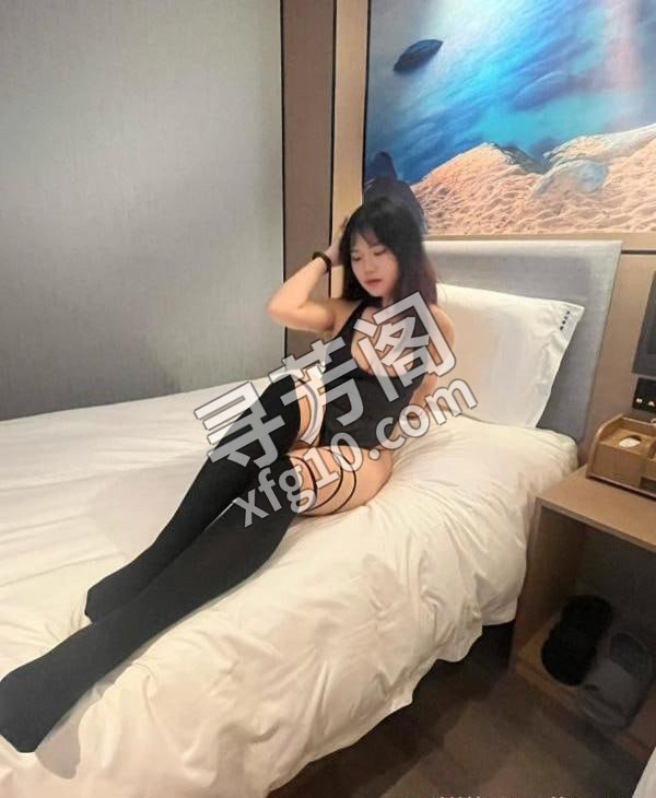 纯欲大白奶 地方 年龄 20岁-25岁 颜值： 8分 600 项目 丝袜，情趣制服诱惑，xiog推，水man身 2