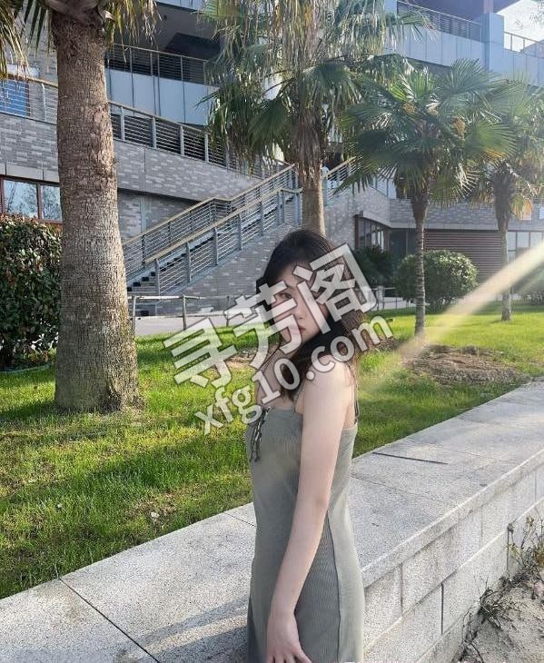 纯欲大白奶 地方 年龄 20岁-25岁 颜值： 8分 600 项目 丝袜，情趣制服诱惑，xiog推，水man身 3