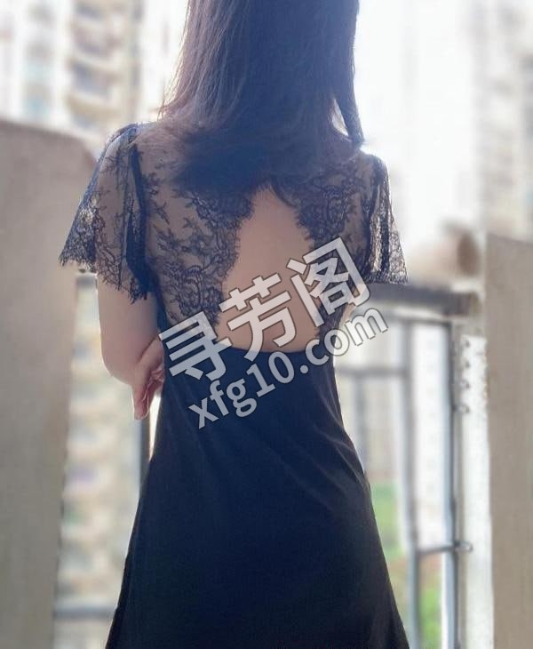 温柔性感尤物 地方 年龄 25岁-30岁 颜值： 6分 600 项目 鸳鸯浴，漫游，胸推，口活，爱爱 2