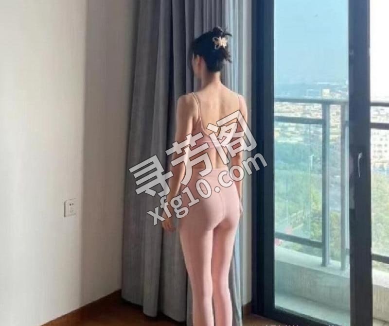南门性感大长腿小星 地方 年龄 25岁-30岁 颜值： 6分 600 项目 鸳鸯戏水，熊推，舌吻，毒龙69 3