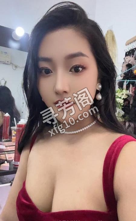 大奶大屁股后入 地方 年龄 25岁-30岁 颜值： 6分 600 项目 鸳鸯浴，胸推，69，舌吻，丝袜制服 2