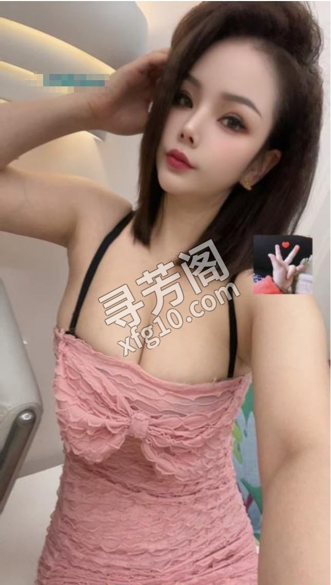 天河波霸 地方 年龄 25岁-30岁 颜值： 7分 400 项目 陪浴，口爆，舌吻，波推，制服诱惑，爱爱 2