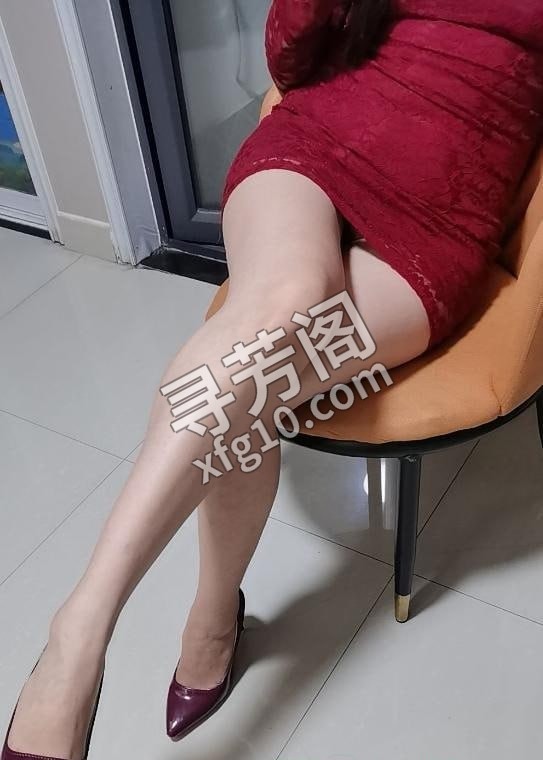 蜀山长腿兼职妹 地方 年龄 25岁-30岁 颜值： 6分 600 项目 助浴，指滑，胸推，漫游，舔胸，耳语 2