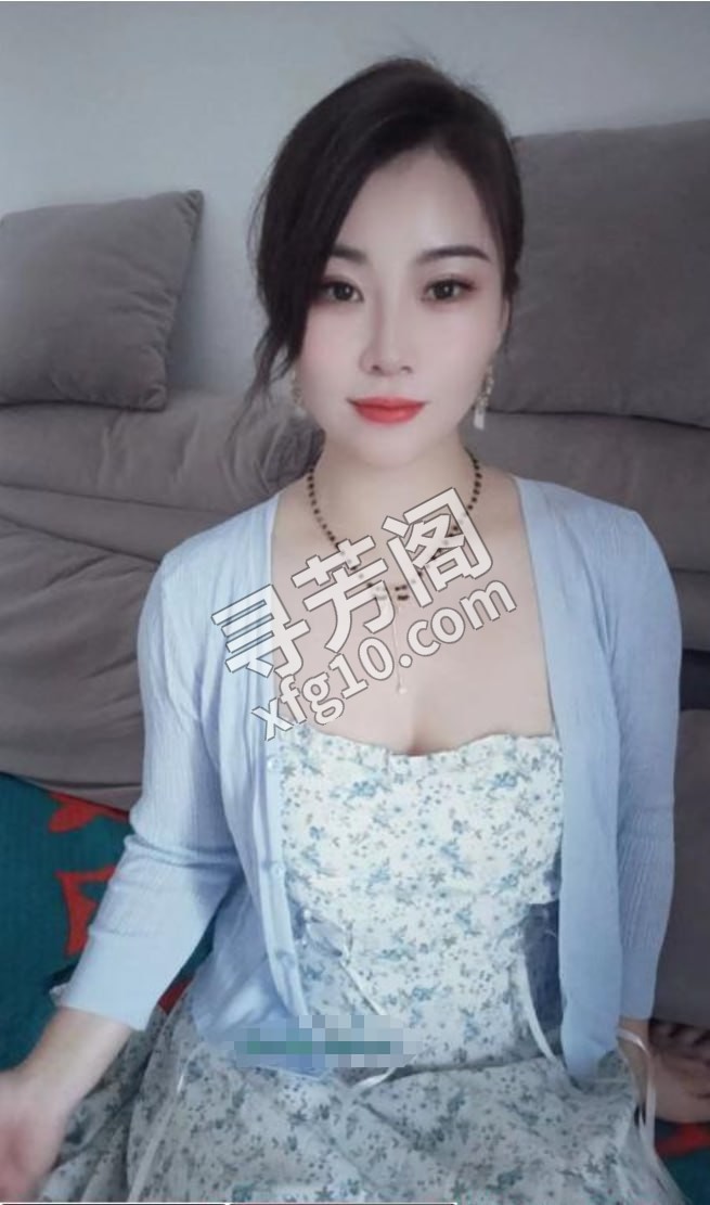 舌吻大胸妹 地方 年龄 25岁-30岁 颜值： 6分 600 项目 陪洗澡，水中潇，漫游，胸滑，指滑，舌吻 2