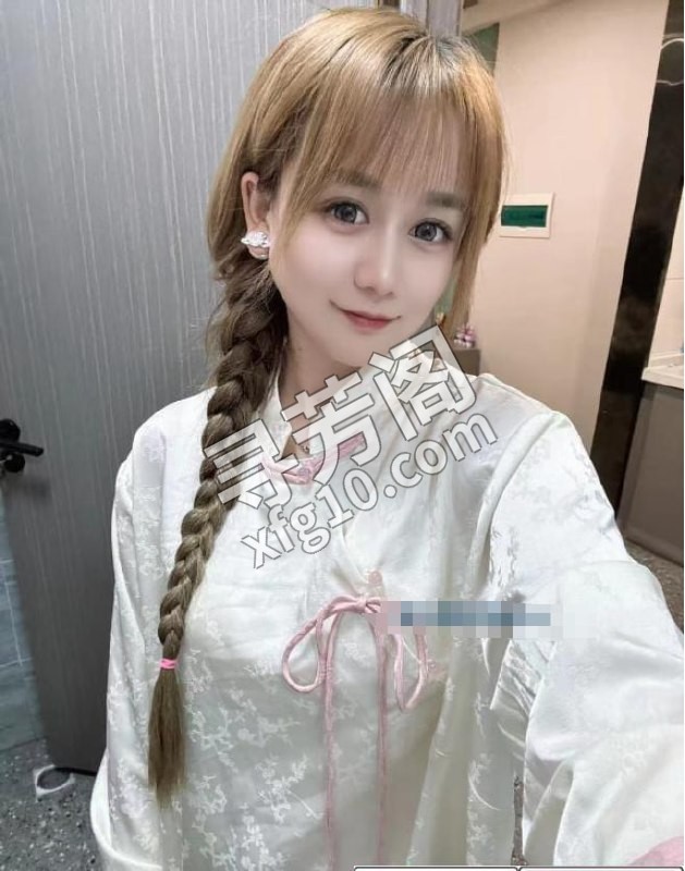 姑苏美女筱筱 地方 年龄 25岁-30岁 颜值： 6分 600 项目 洗澡，指划调情，胸推漫游，口交舔蛋 3