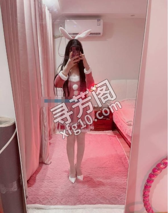 大年初六的离离老师 地方 年龄 25岁-30岁 颜值： 6分 500 项目 做爱 口交 丝袜 舌吻 3