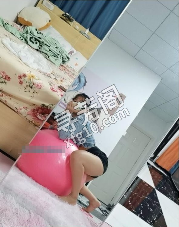 佛山蜜桃臀体验 地方 年龄 25岁-30岁 颜值： 6分 500 项目 鸳鸯浴 调情 胸推 深喉 69 啪啪 2