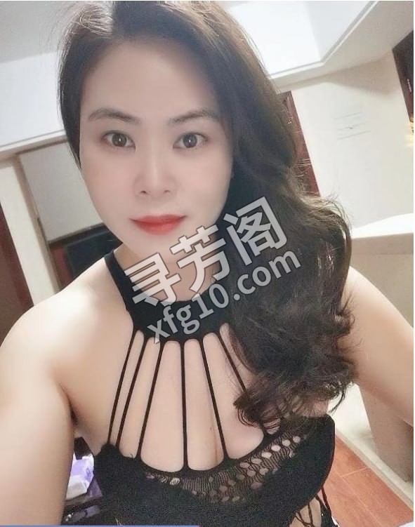 熟女梦秋大长腿 地方 年龄 25岁-30岁 颜值： 6分 450 项目 调情，情趣内衣，丝袜，玩足，冰火吹，出水 3