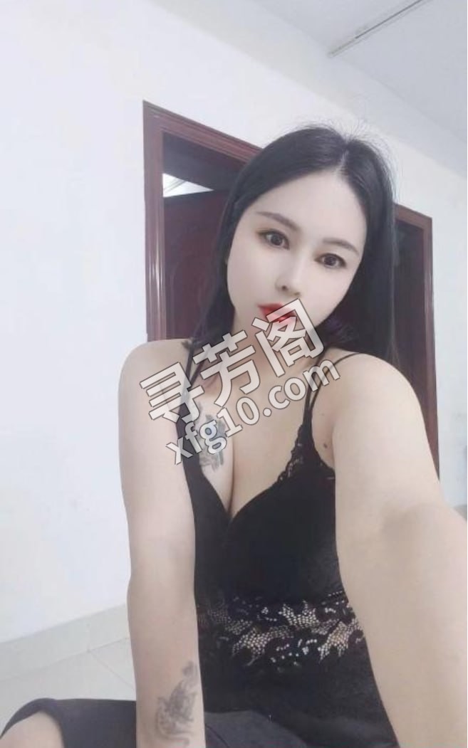 妖娆的大奶幺妹 地方 年龄 25岁-30岁 颜值： 6分 400 项目 鸳鸯浴，口，胸推，指滑，漫游，调情诱惑 4