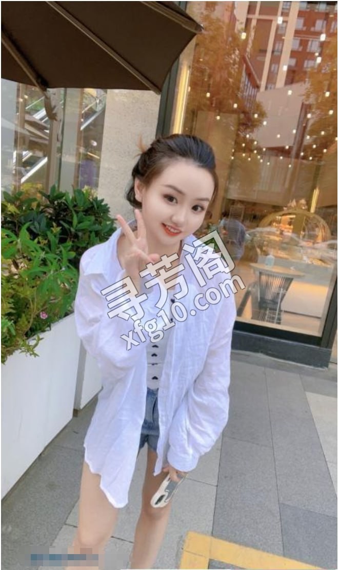 成都西门芭比 位置 几岁 25岁-30岁 颜值＝ 6分 费用明细 600 项目 制服诱惑，鸳鸯浴，胸推 7