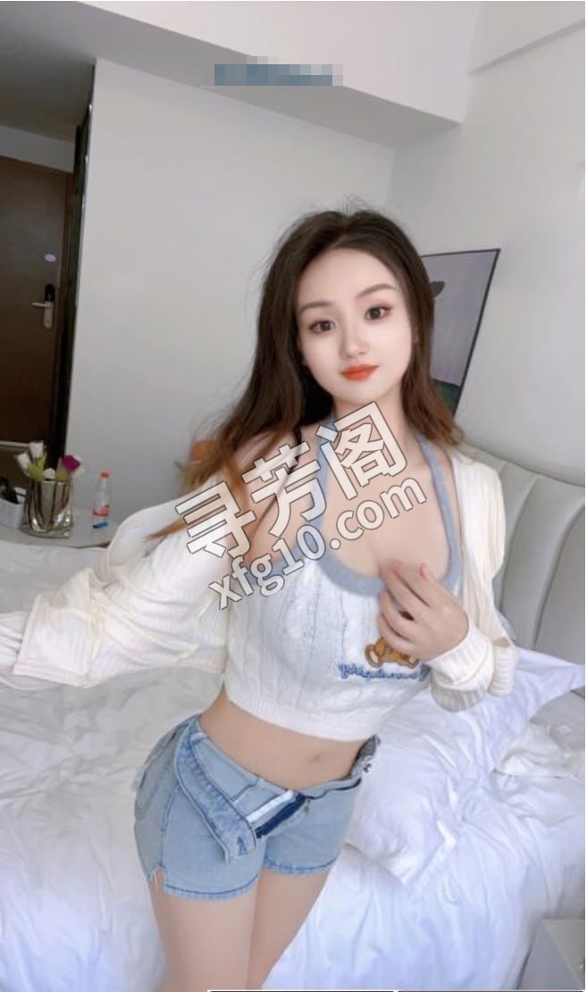 成都西门芭比 位置 几岁 25岁-30岁 颜值＝ 6分 费用明细 600 项目 制服诱惑，鸳鸯浴，胸推 3