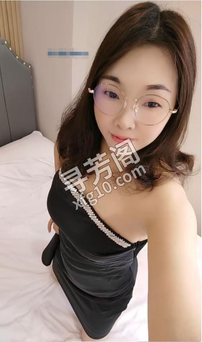 婀娜多姿娜娜 地方 徐汇区 年龄 25岁-30岁 颜值： 6分 400 项目 口爆 胸推 口交 丝袜 制服 3
