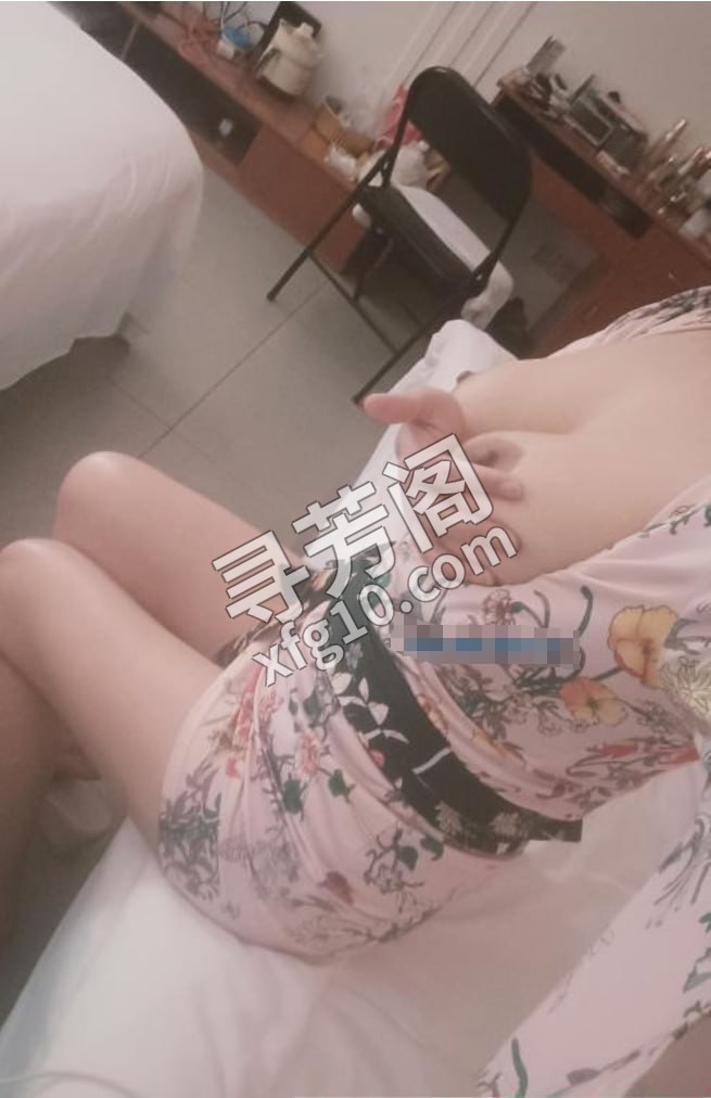 人妻蜜桃可三T 位置 渝中区 几岁 30岁-40岁 颜值＝ 6分 费用明细 400 项目 莞式全套+三T 2