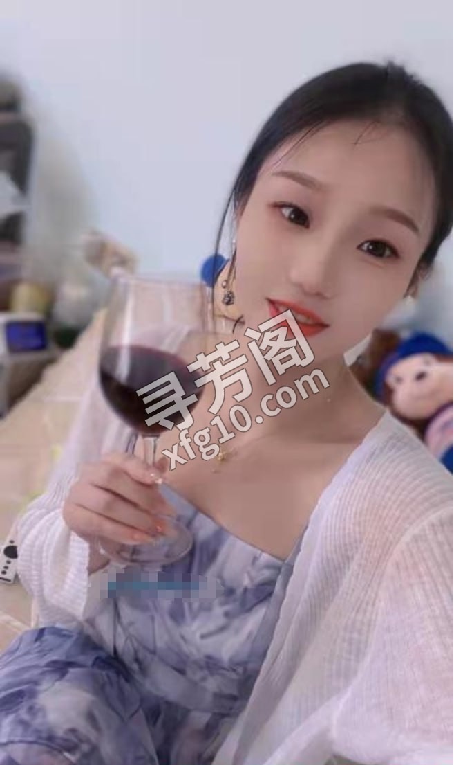 很可爱的小姐姐 位置 几岁 25岁-30岁 颜值＝ 6分 费用明细 700 项目 该有都有 地球号 3