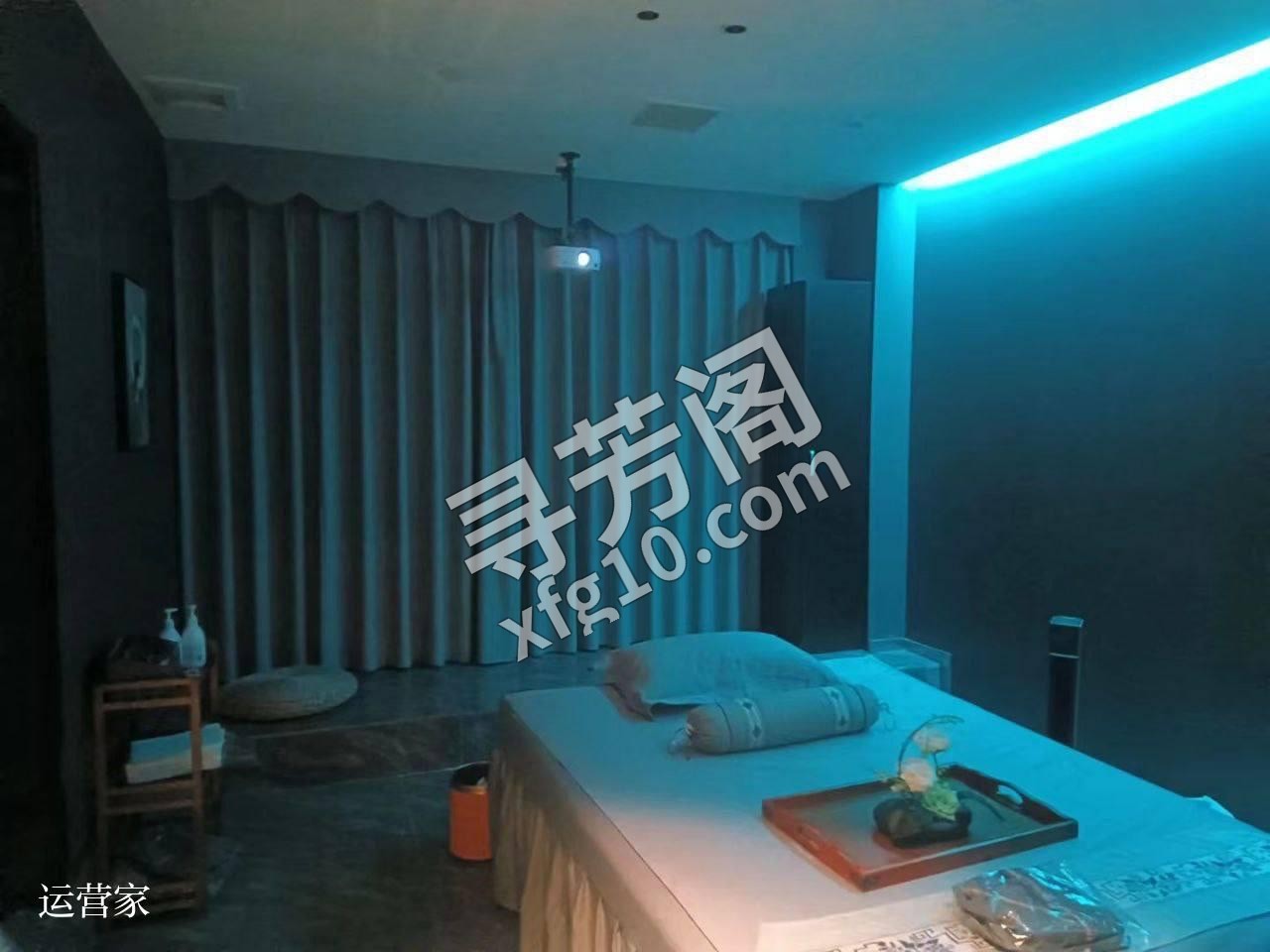 半裸丝足93服务💋主打00后 6
