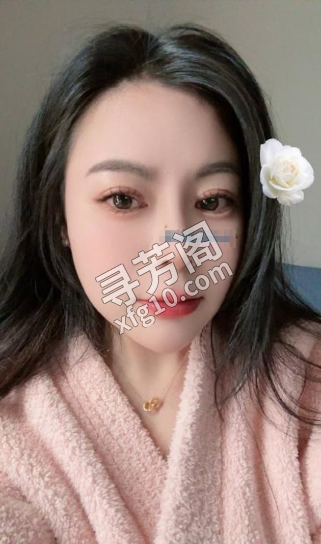 健身D杯大胸服务 地区 年龄 25岁-30岁 颜值 6分 价格 700 服务 共浴，水中萧，指划，胸推，吸皮 3