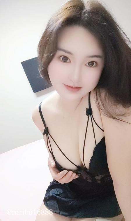 可舌吻骚少妇 3