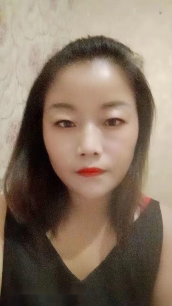 在济南历城区的隐秘角落，我赤裸着丰臀与挺 2