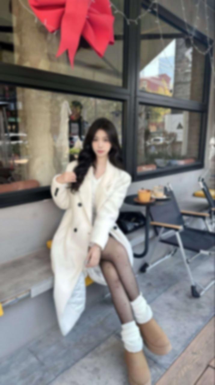 在天津的隐秘公寓里，我穿着紧身制服扭动腰 2