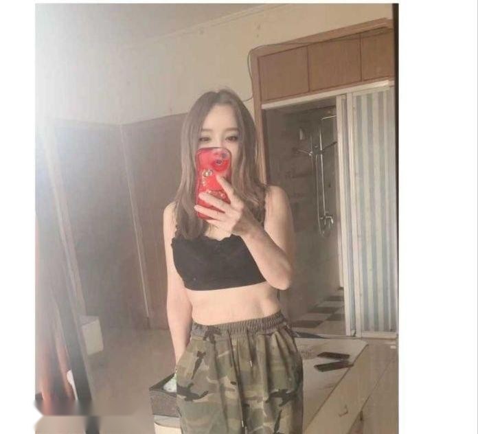 兰州西关地铁站附近，张掖路边站着个欲火中 2