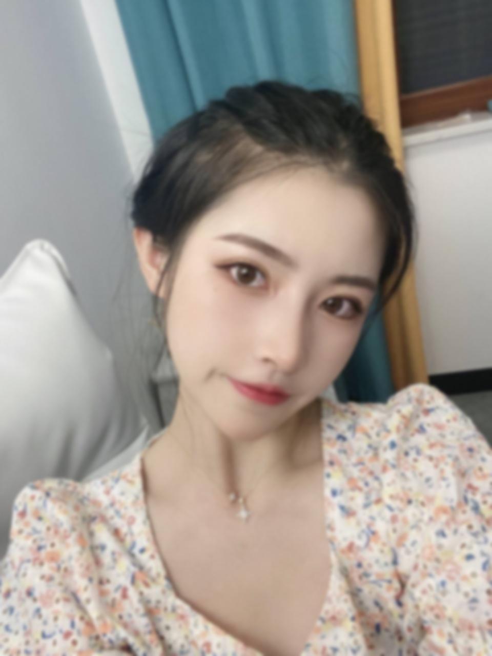 在长沙街头，她是位气质出众的少妇，刚入这 2