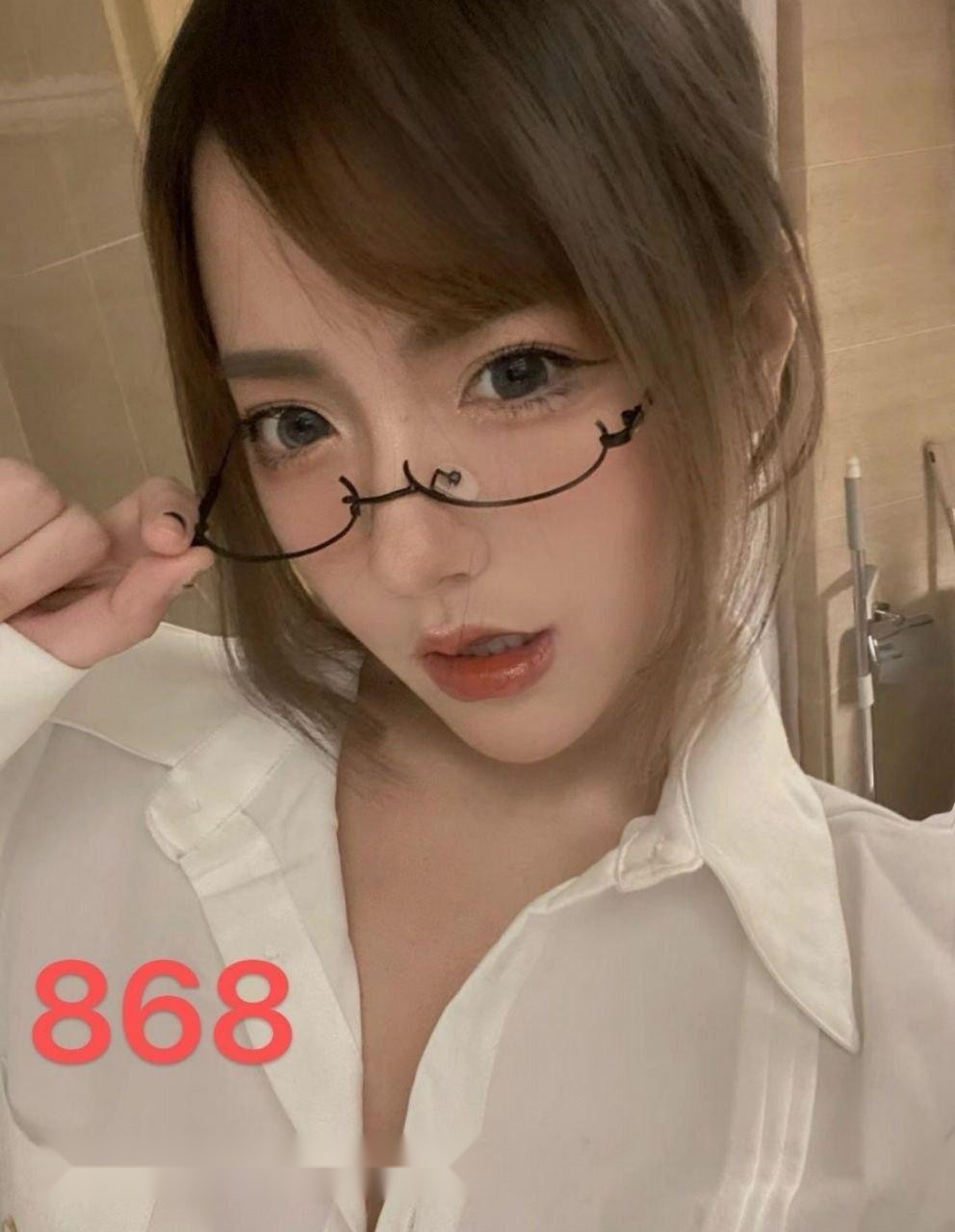 佛山专业美女中介平台，专注高端少妇服务。 4