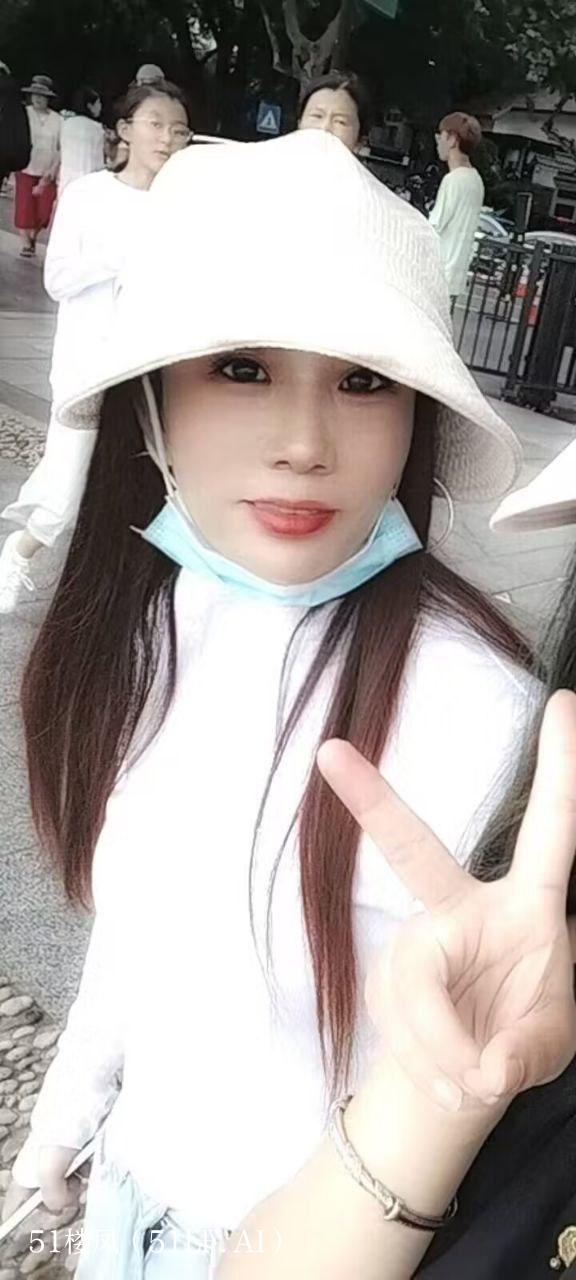 在杭州萧山的一间温馨小屋里，那位风情万种 2