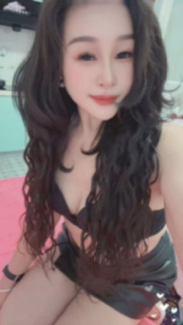 深圳罗湖的御姐果儿28岁，身材火辣，翘臀 2