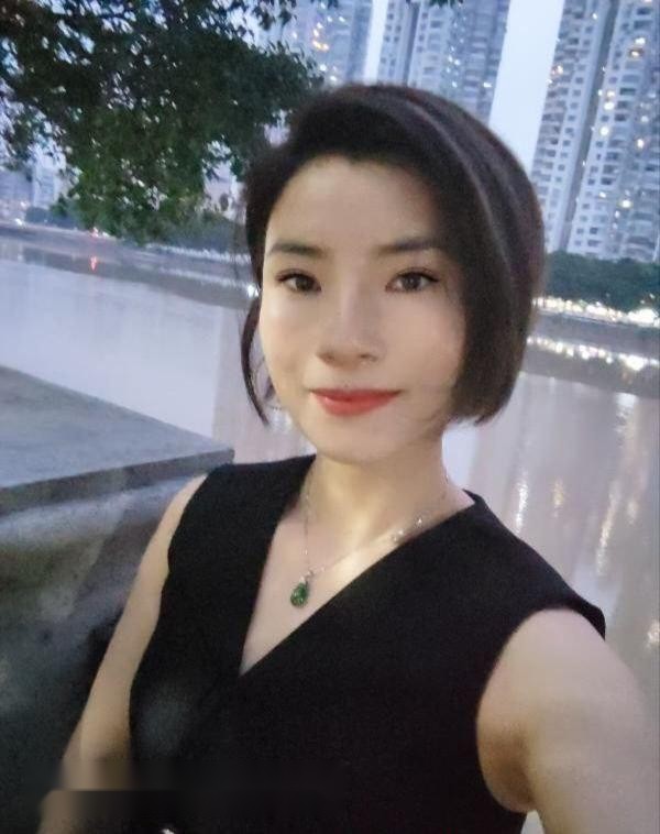 番禺的熟女身材火辣，饱满的奶子晃荡着，骚 5