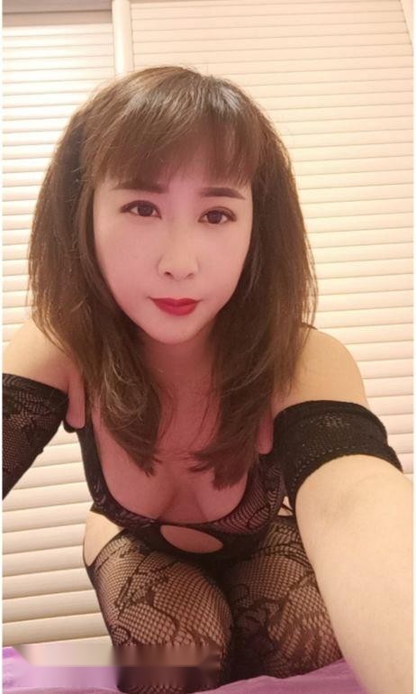 在成都南门，那位熟女早已脱光衣服躺在床上 2