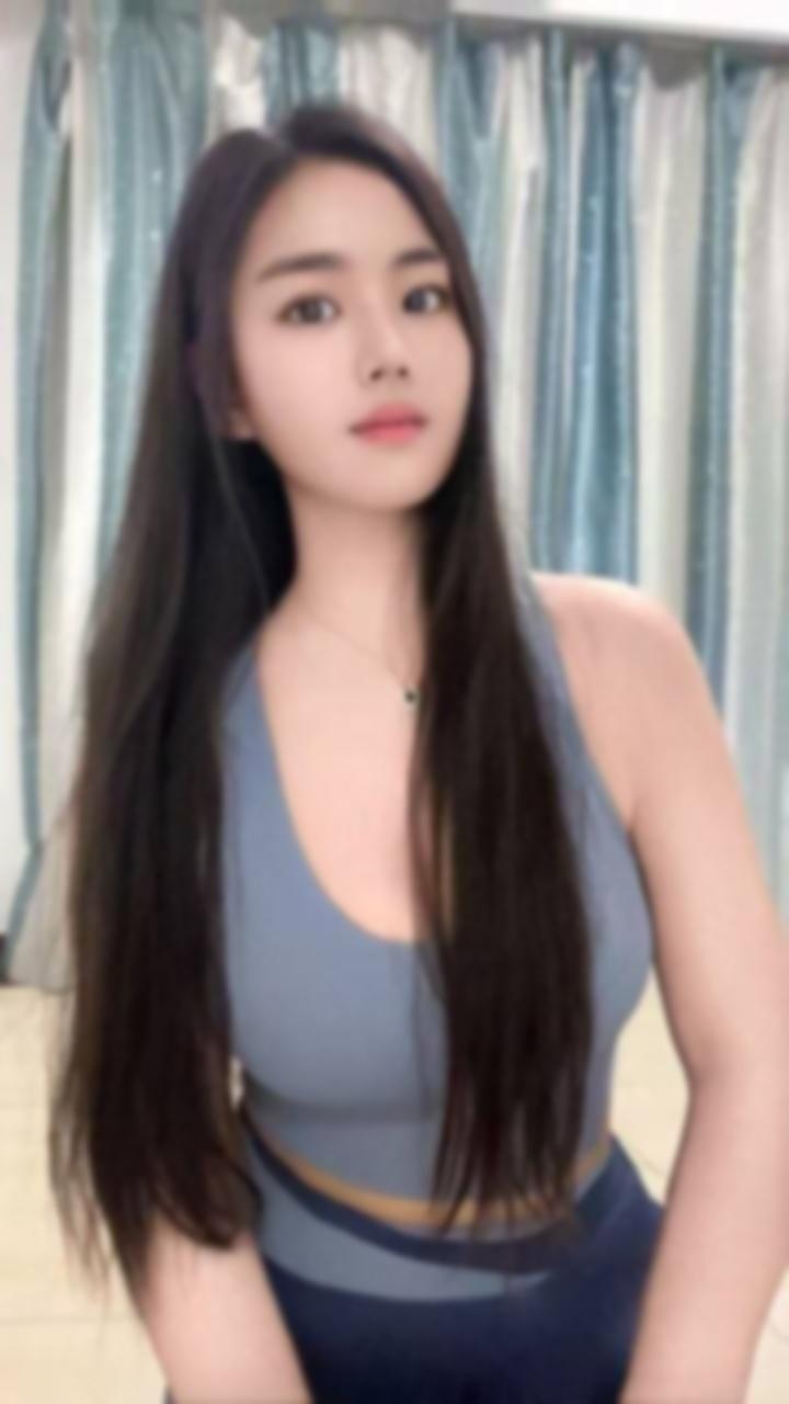 曼曼老师那蜜桃般的臀部曲线一进门就晃得我 3