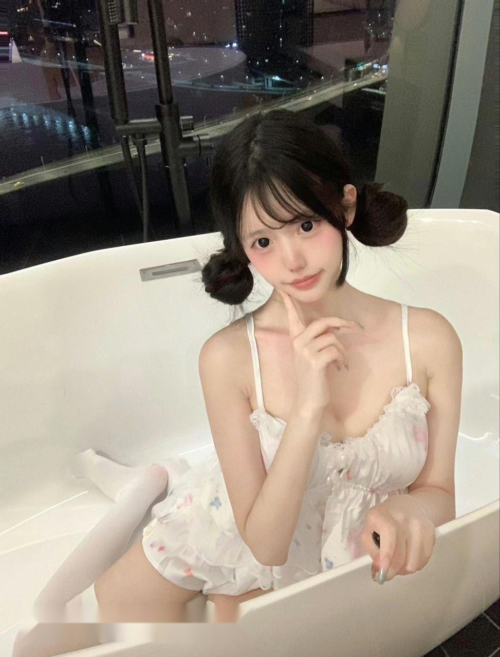 西安 清純粉嫩小妹 讓你爽到腿軟 3