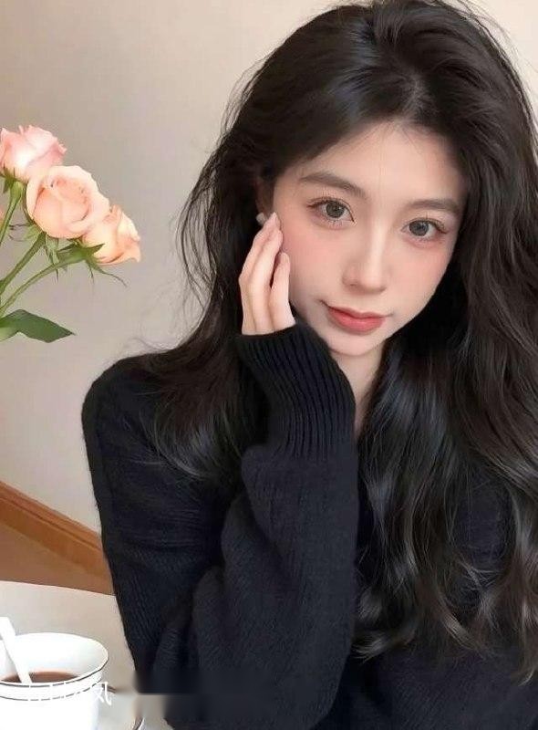 天津的暧昧夜色中，她换上紧身制服，丁字裤 3