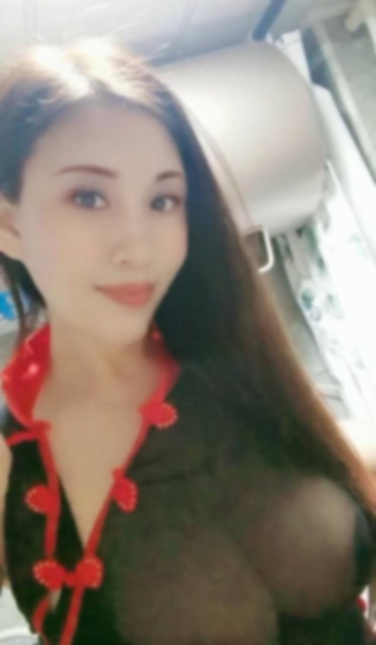 进门瞬间就被凤凰老师那对天然E+巨乳晃得 5