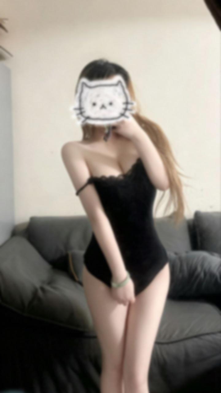 宿迁小美眉身段撩人，胸前一对雪白饱满的奶 2