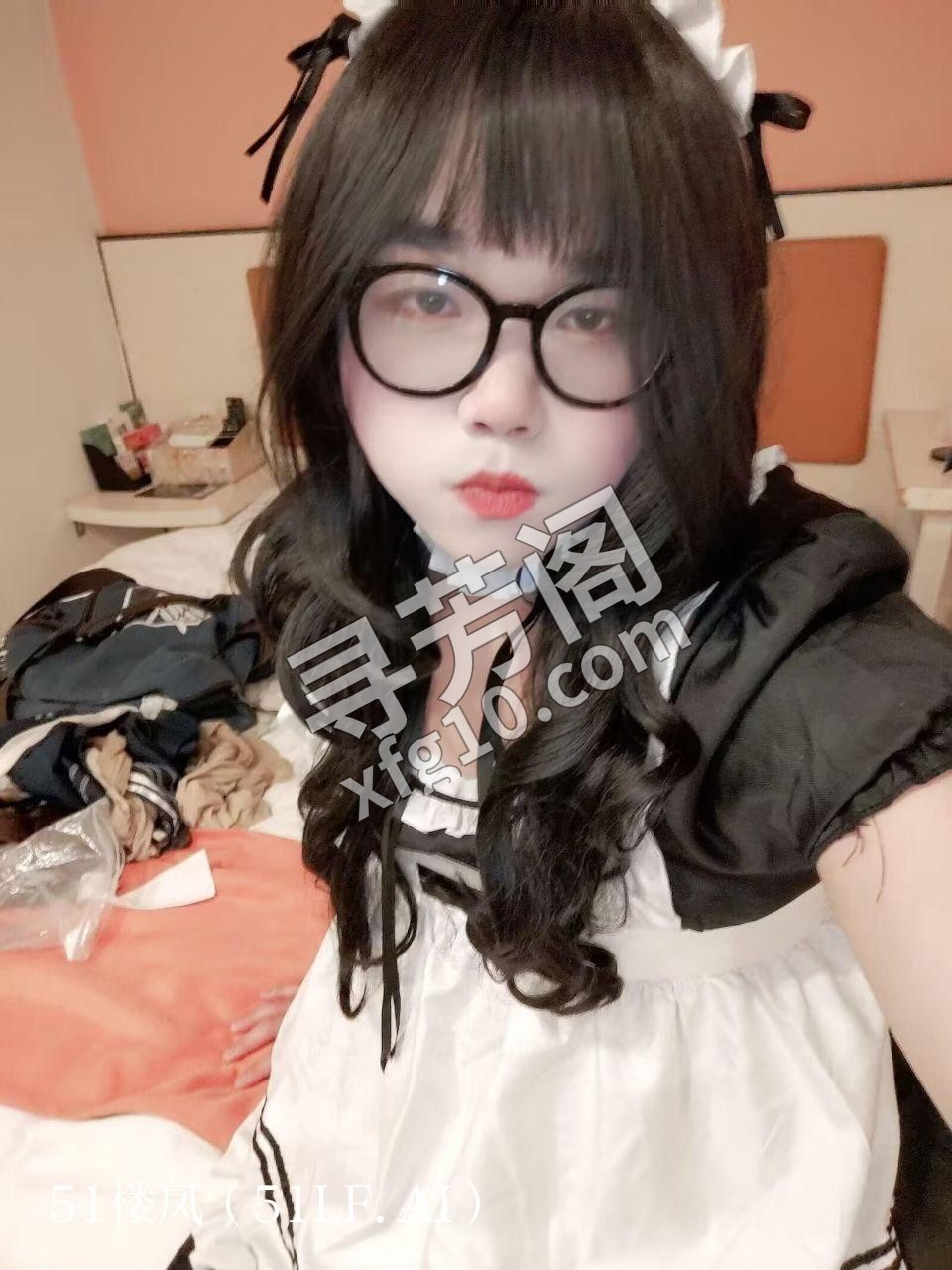合肥蜀山区藏着一位顶级伪娘女装大佬，化身性感尤物，蕾丝内裤紧紧勒着翘臀，假乳挺立，裙底那根粗硬鸡巴随时弹跳 2