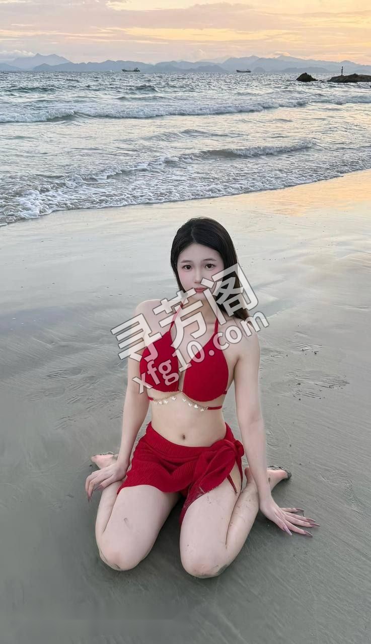 在天津的霹雳夜色里，她身穿紧身制服，眼神勾人，先是热烈舌吻缠绵，接着跪地用舌尖冰火交替刺激敏感处，毒龙舔弄后庭 3