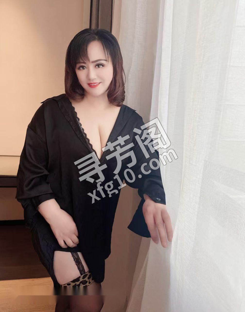 上海杨浦的丰满熟妇，162cm身高配上130斤的肉感身躯，胸围直接爆到40D 2