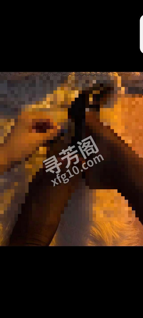 上海杨浦那间温馨小屋里，28岁丰盈姐姐正用她那对饱满柔软的巨乳，轻轻包裹住你最敏感的那根，缓慢却有力地揉按抓握 2