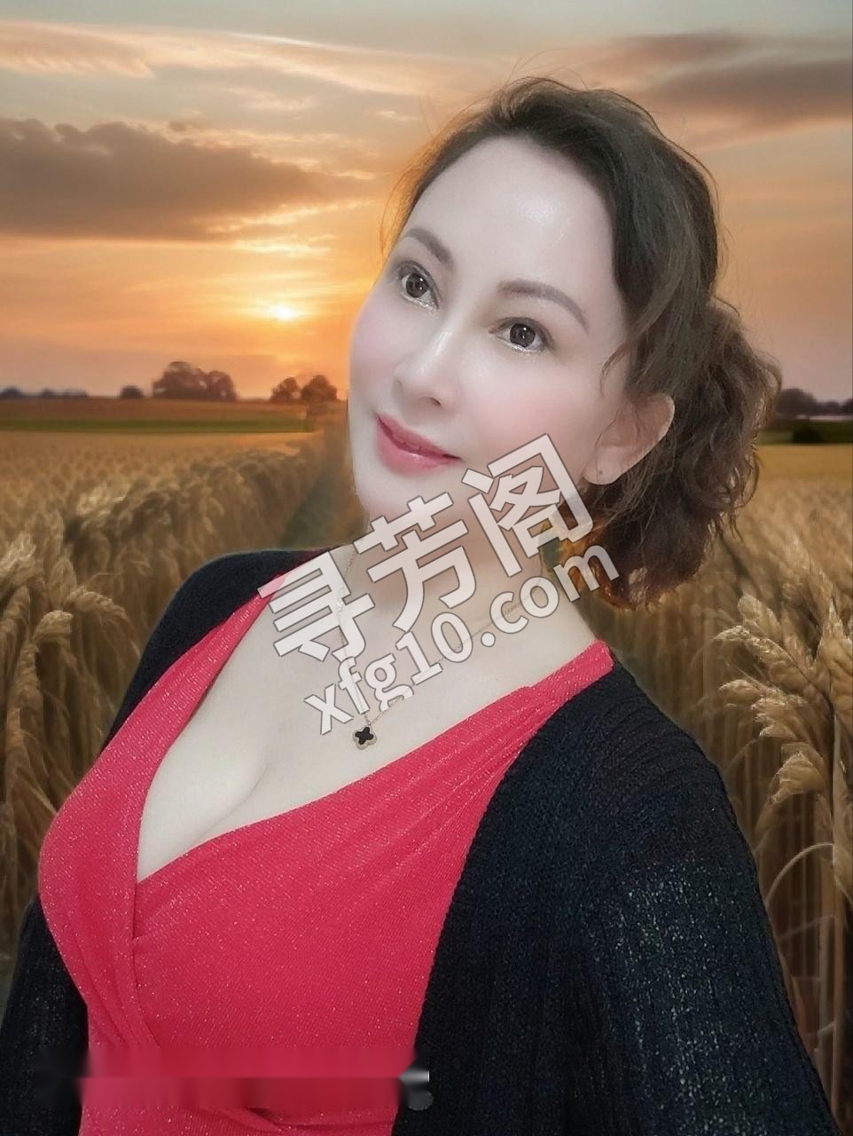 深圳罗湖的人民南，岚姐这个熟透的女人正等在九号线B口附近，身体曲线火辣得让人喷血 4