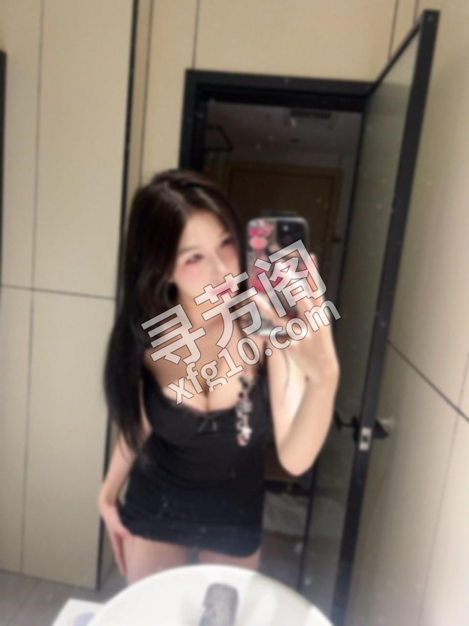 临沂偶尔出来兼职的22岁女孩，刚淋过水身躯还湿热着，165cm娇小身段配C杯饱满，纯净童颜里透着洋气高级感 2
