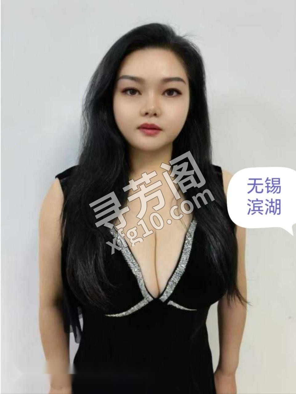无锡滨湖的爆乳骚货 她胸前那对沉甸甸的大奶晃荡起来像两团软肉 奶头硬了会滴出甜汁 400块就能把她按在床上猛干 2