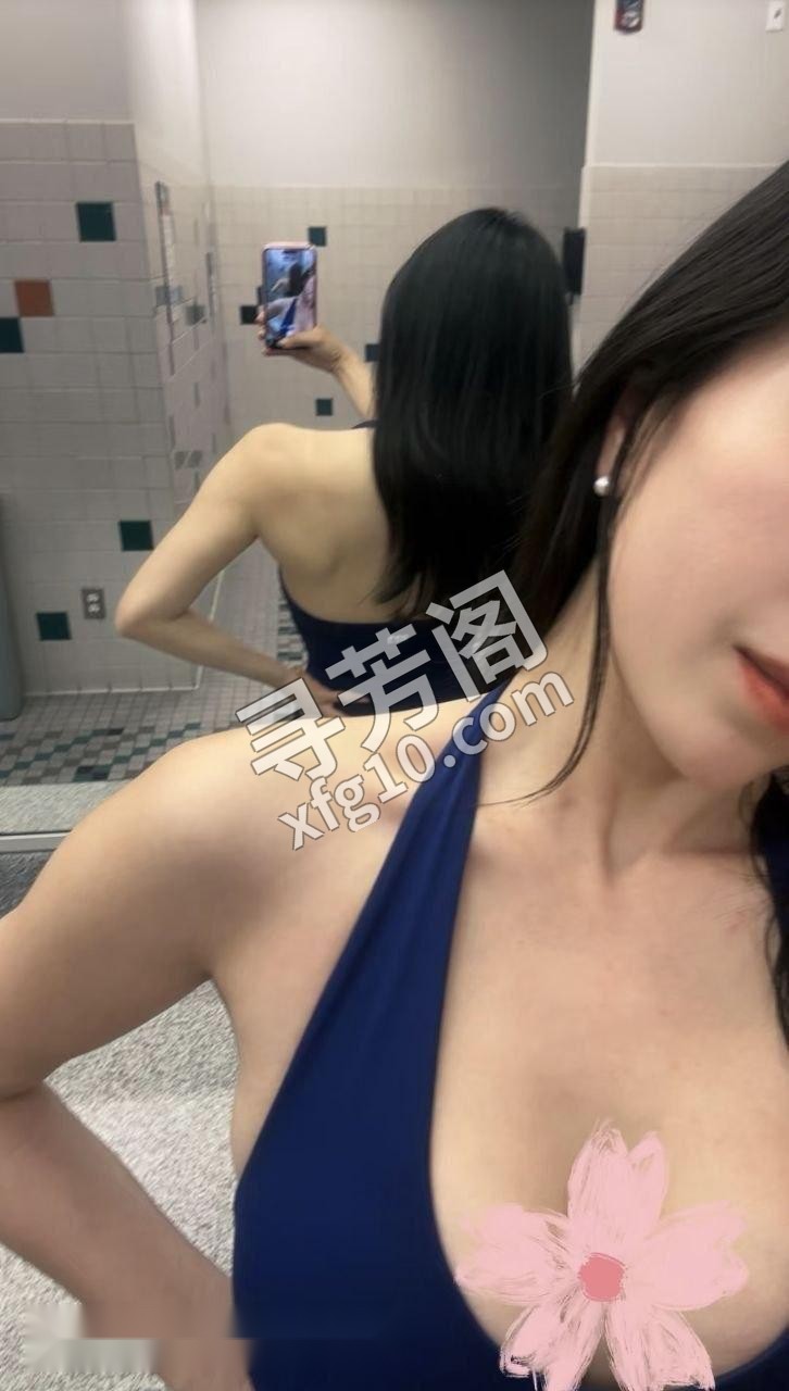 在上海浦东新区的一间温馨公寓里，28岁的舞蹈女孩身材柔韧，脸蛋清丽却骚气十足 2